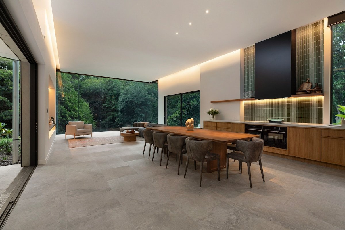 Luxury Doonan Home with Glass Wall & Resort Pool gallery image 2