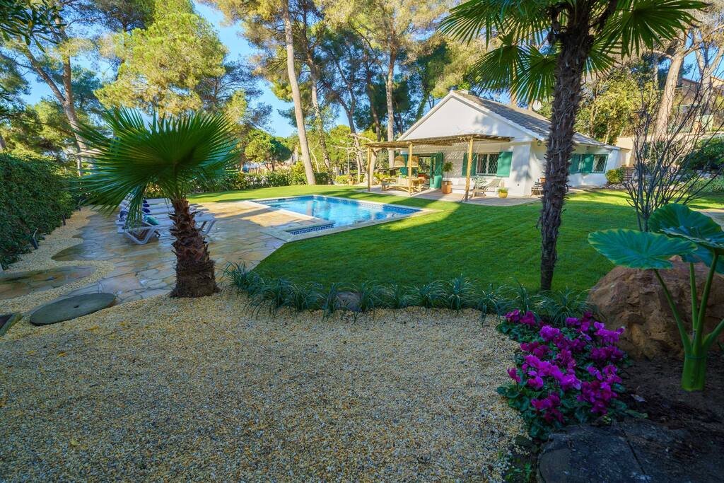 By The Sea Lux House – Beachfront, Pool & A/C gallery image 3