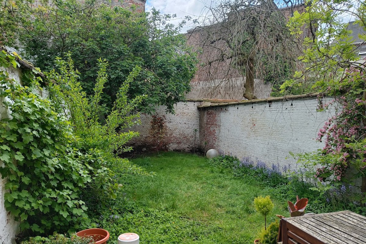 19th century house with garden gallery image 3