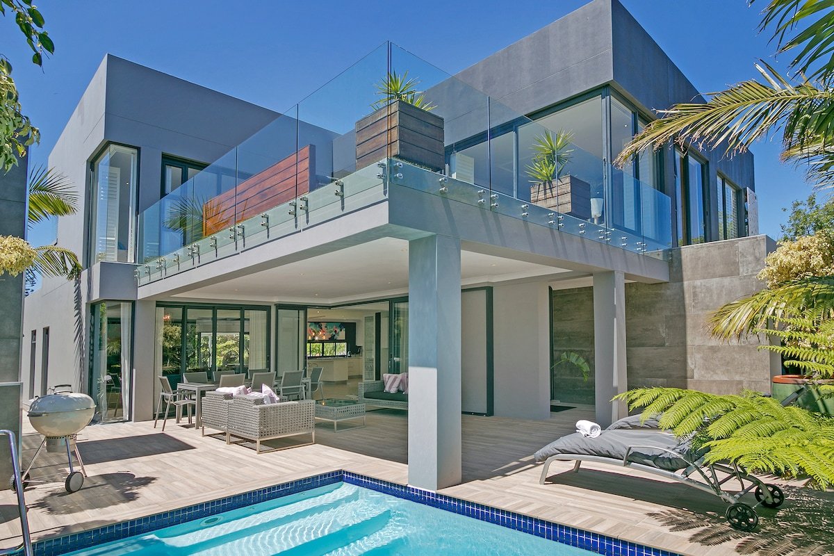 Lux home with pool, close to wine farms gallery image 2