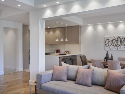 Urban Heights 3BD Apt, next to Hilton