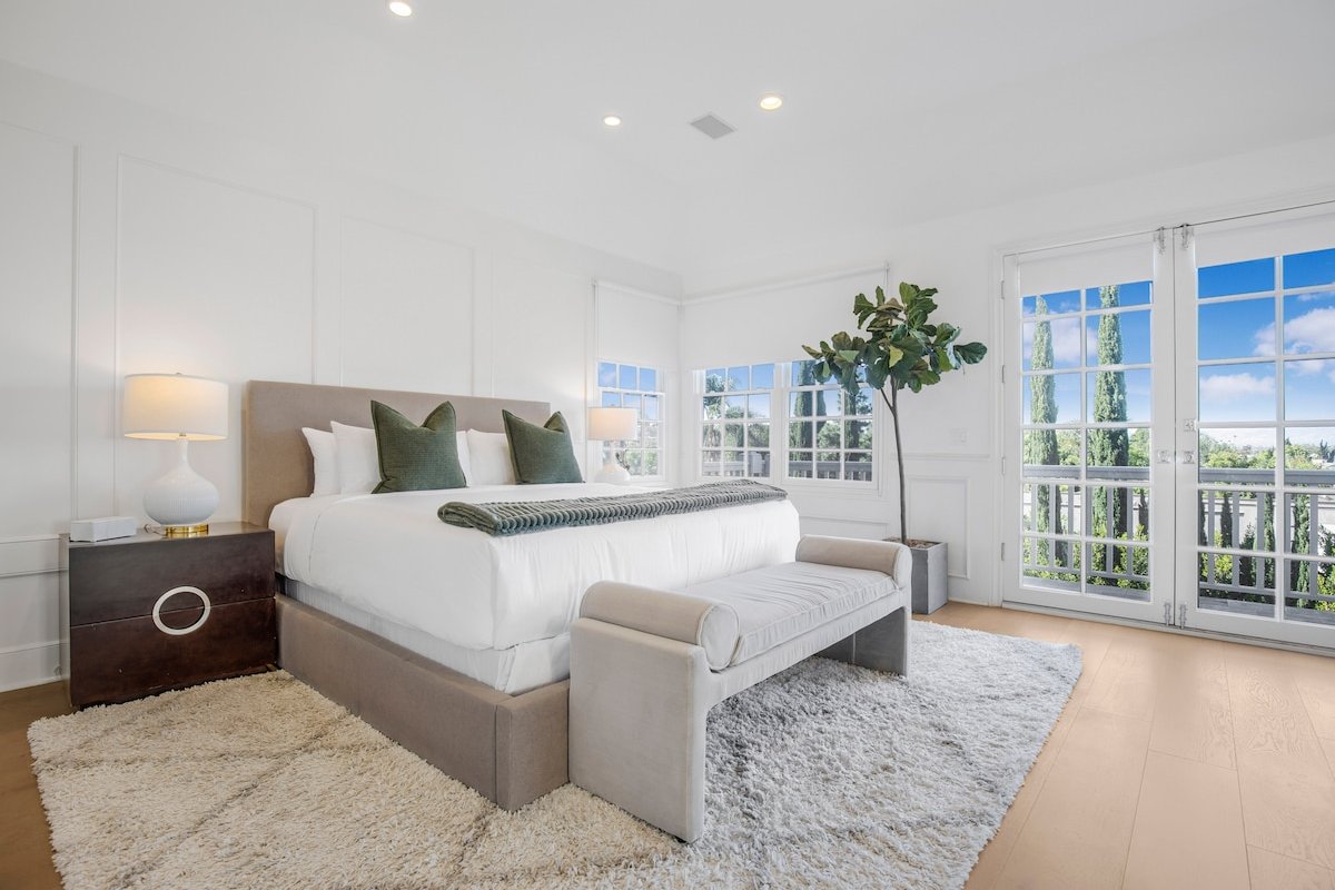 Tranquil Sherman Oaks Oasis with Private Garden gallery image 2