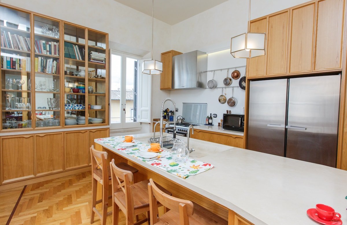 Piazza Navona: Beautiful 4BR 4 Baths, A/C, Wi-Fi gallery image 4