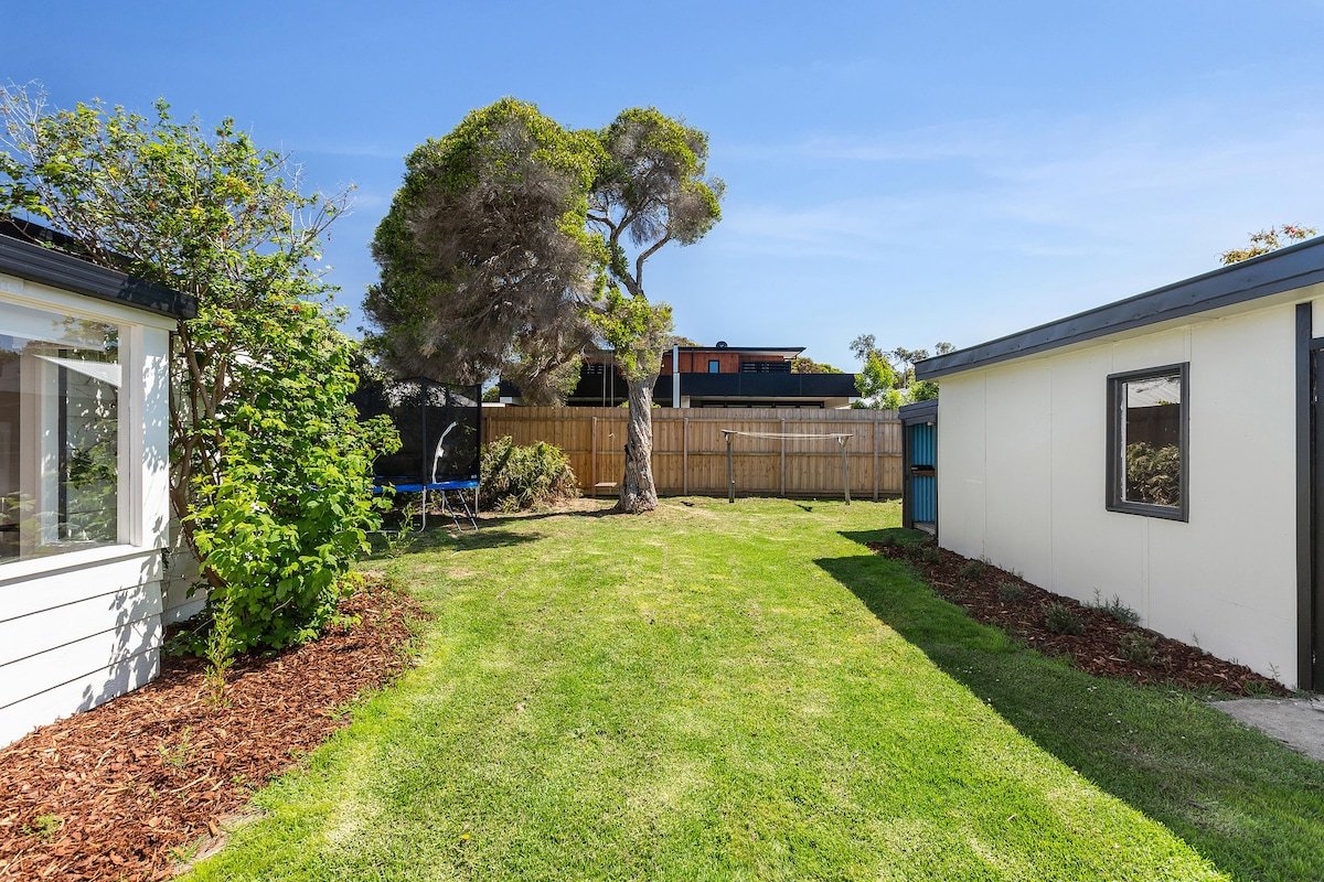 Bright beach house in prime Barwon Heads gallery image 5