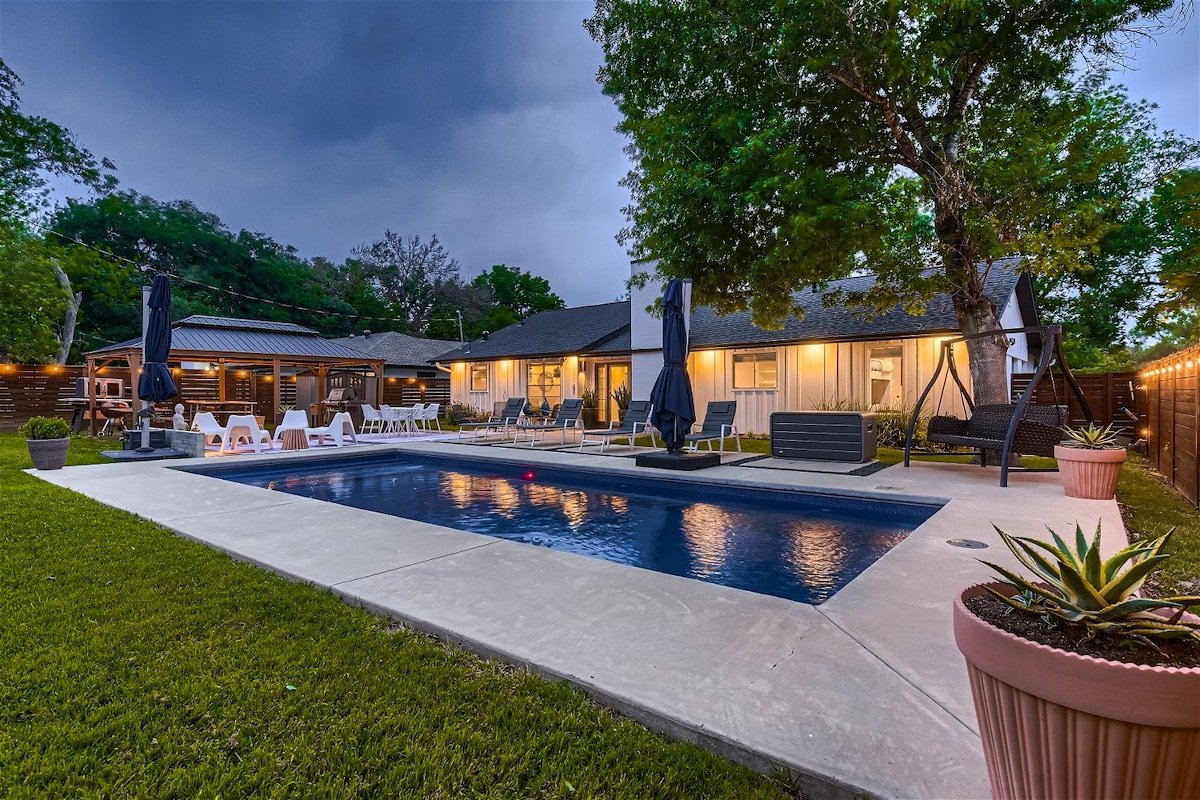Austin Oasis wt Pool+Outdoor Hangout Space gallery image 2