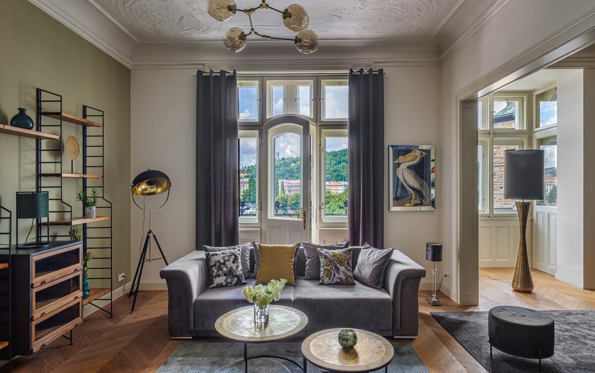 Three Bedroom Apartment with Balcony MN6 Suites gallery image 4