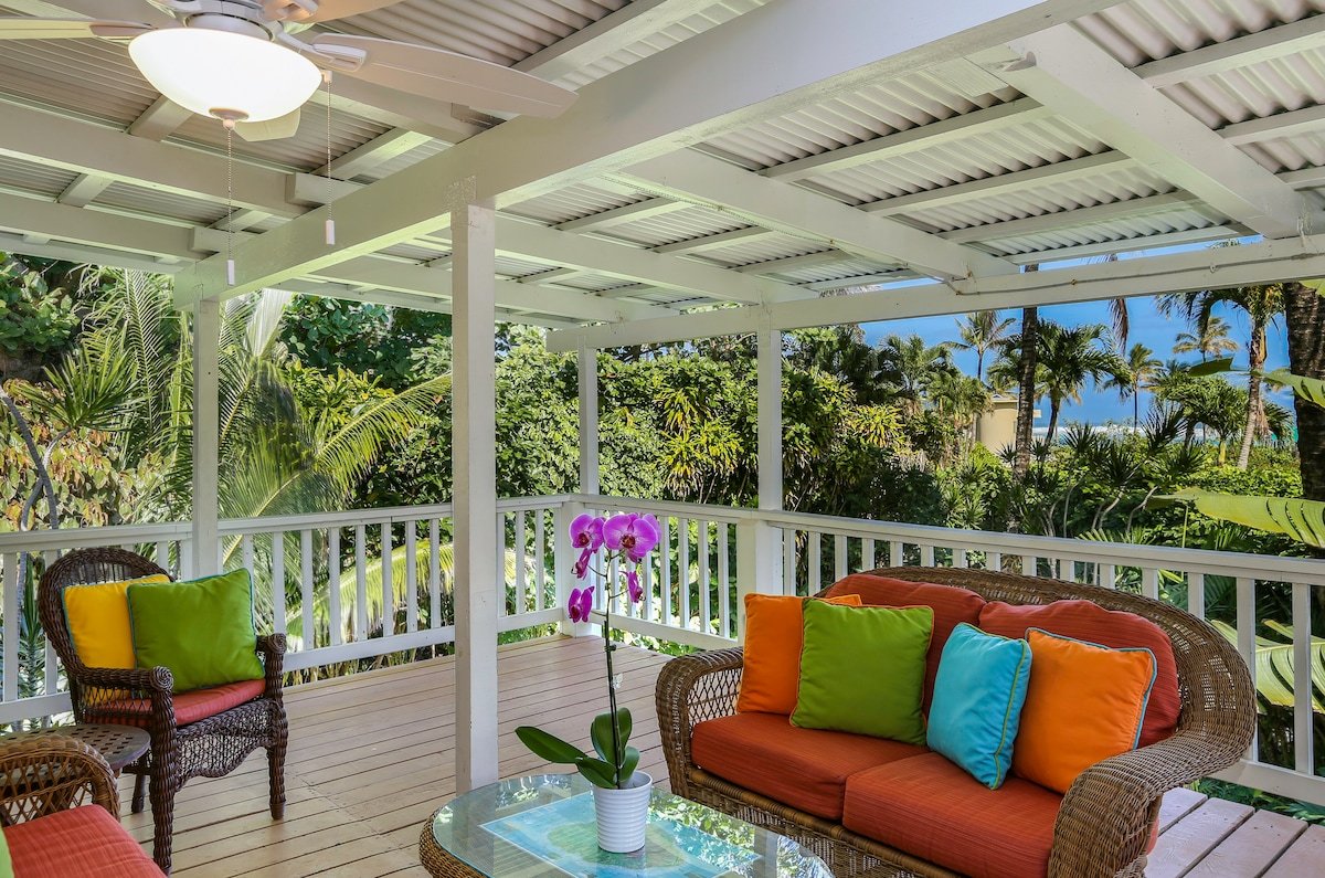 A Tropical Paradise! Walk to the Beach gallery image 3