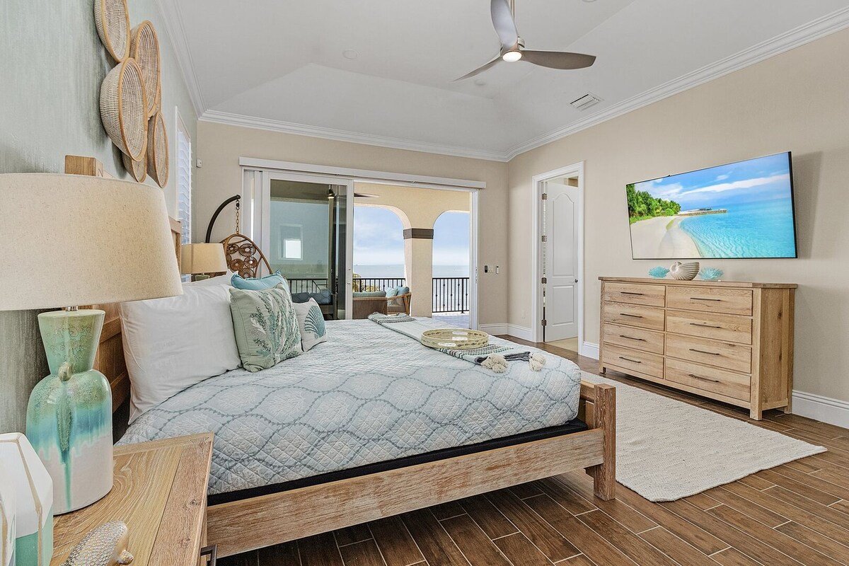 3132/3134 Gulf-Front 10BR: Private Pools, Spas gallery image 2