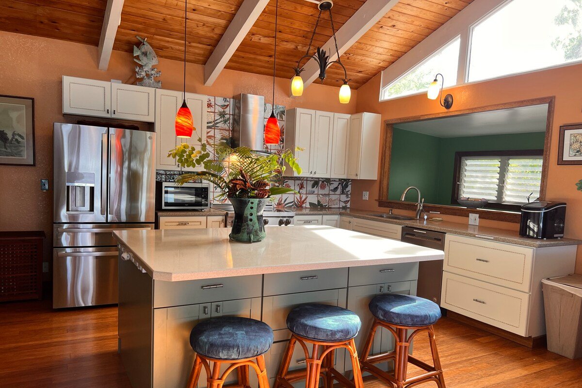 Pvt Oceanfront Home ~ 2 BR + 2 other , sleeps 10 gallery image 3