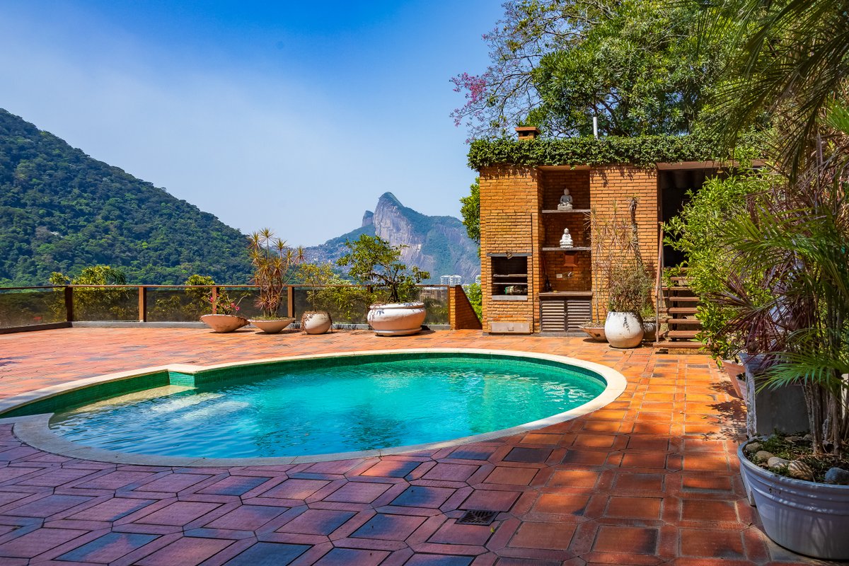 5 Br Ocean and Mountain View Villa in Heart of Rio