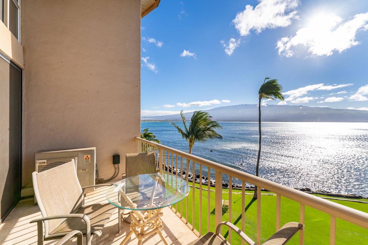 Beautiful Oceanfront Condo with Stunning Views in