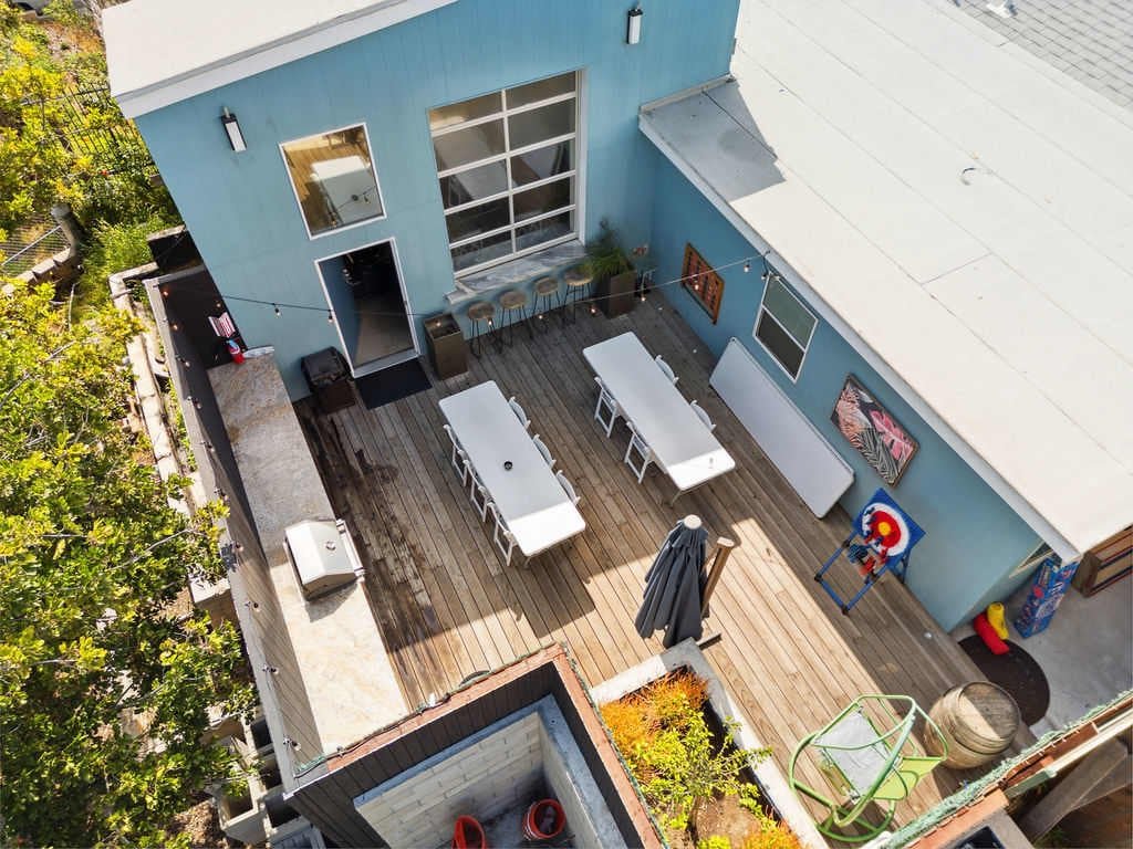 Resort Perks: 17-bed Surf lof.t private deck gallery image 4