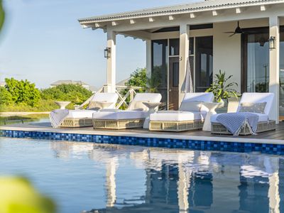 Casa Agua Azul & The Pool Club at Mahogany Bay