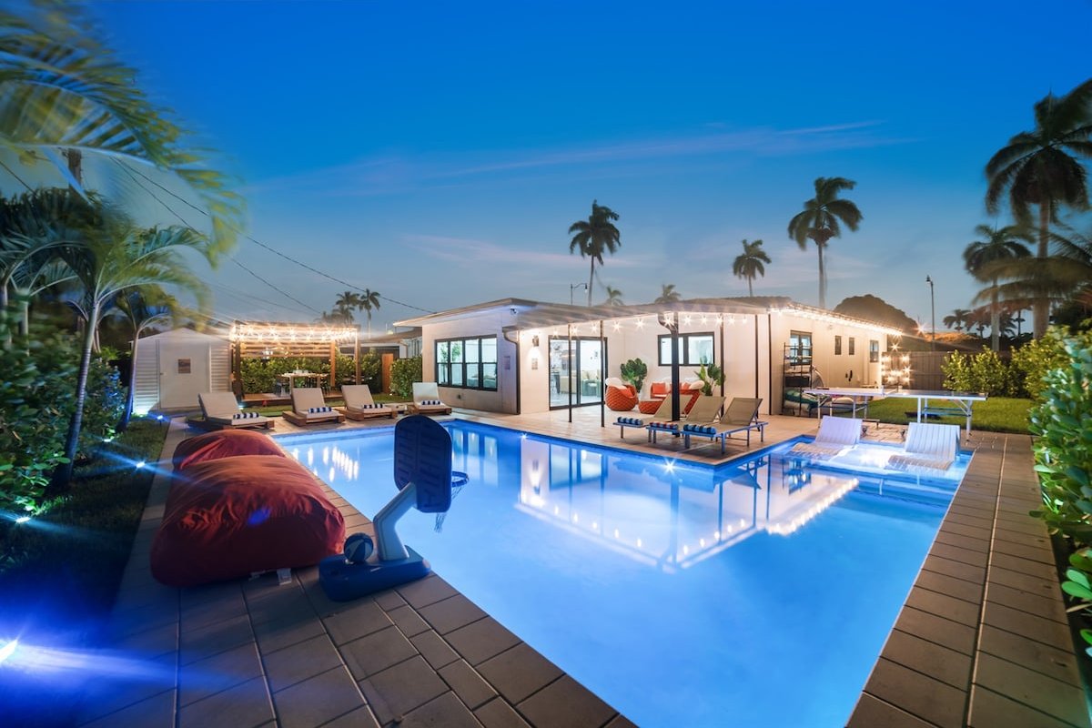 Heated Pool, Pergola + Bar, Smart gym,1000Mbps gallery image 2