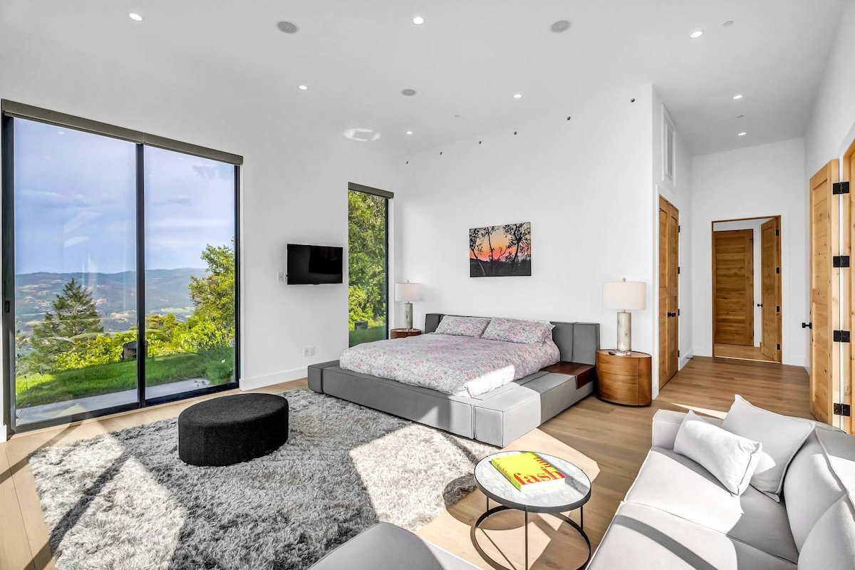 The Nest w/ Pool, Hot Tub, Pickleball! gallery image 3