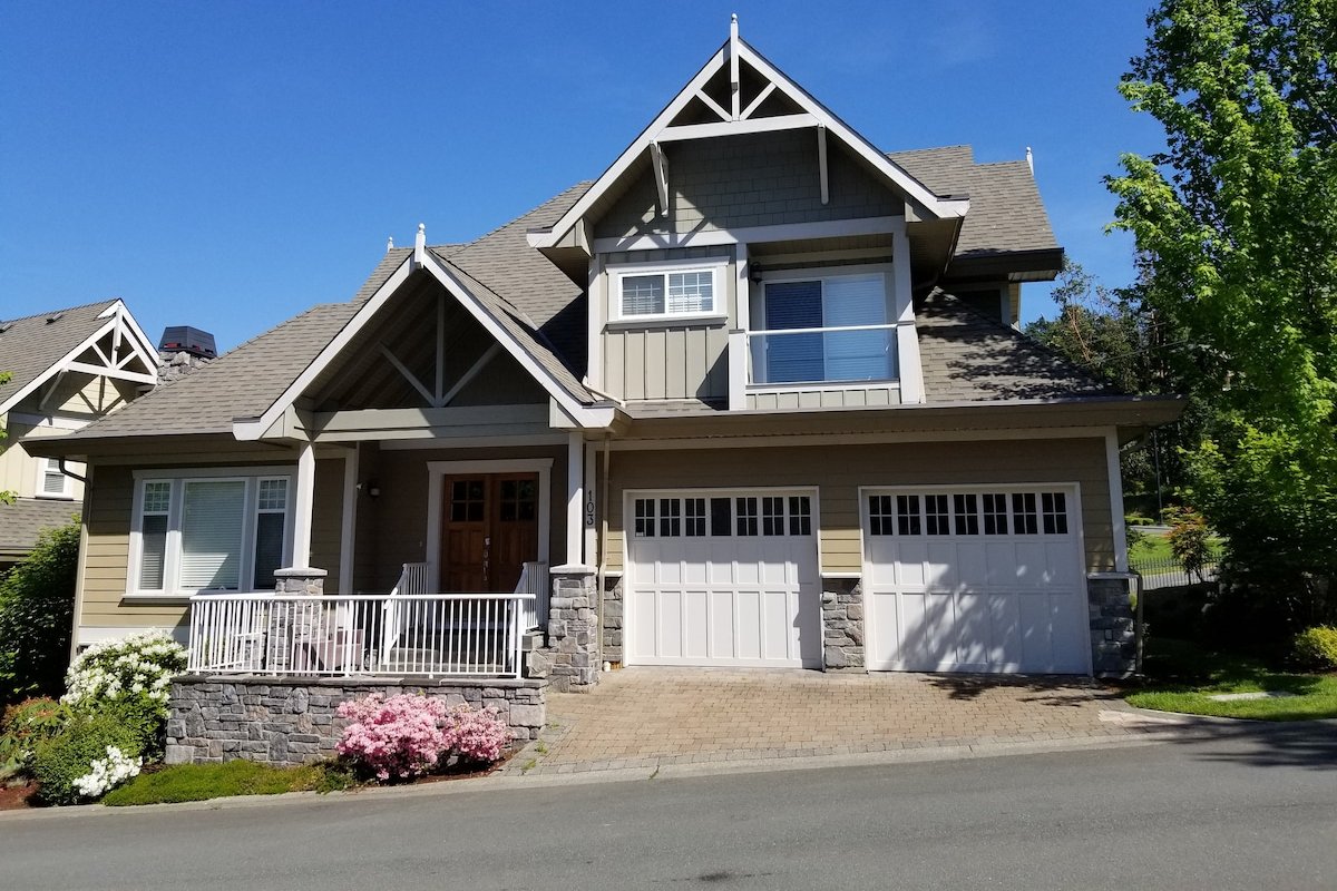 Beautiful Luxury Home Bear Mtn Resort Victoria gallery image 2