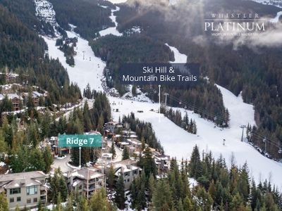 Cozy townhouse w/ ski access & hot tub