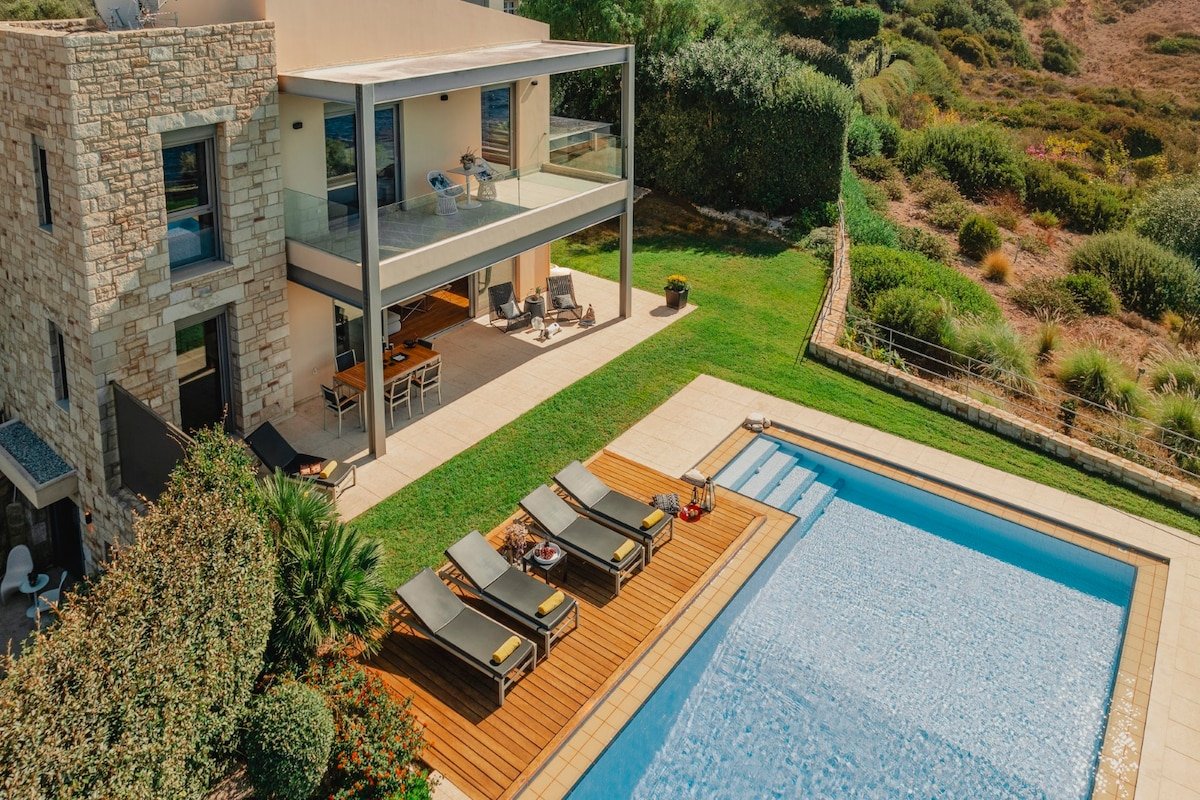 200mt to Beach*Heated Pool * Sea Front * Jacuzzi * gallery image 3