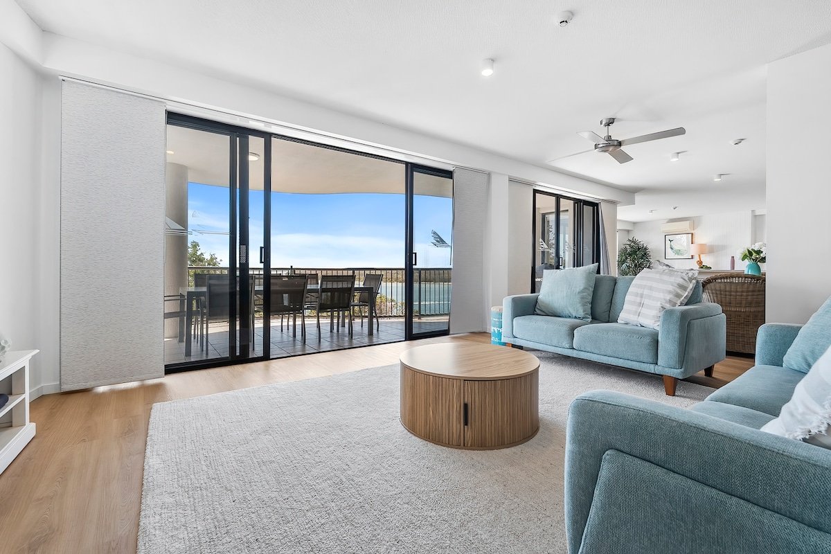 Huge Waterfront Apartment at Golden Beach gallery image 3