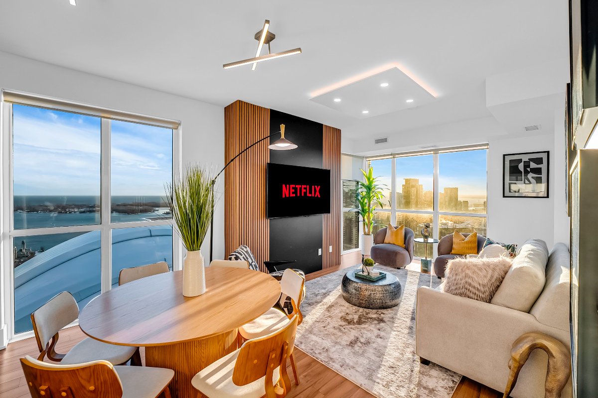 Modern Penthouse CN Tower+Lake Sunset View|Sleeps8