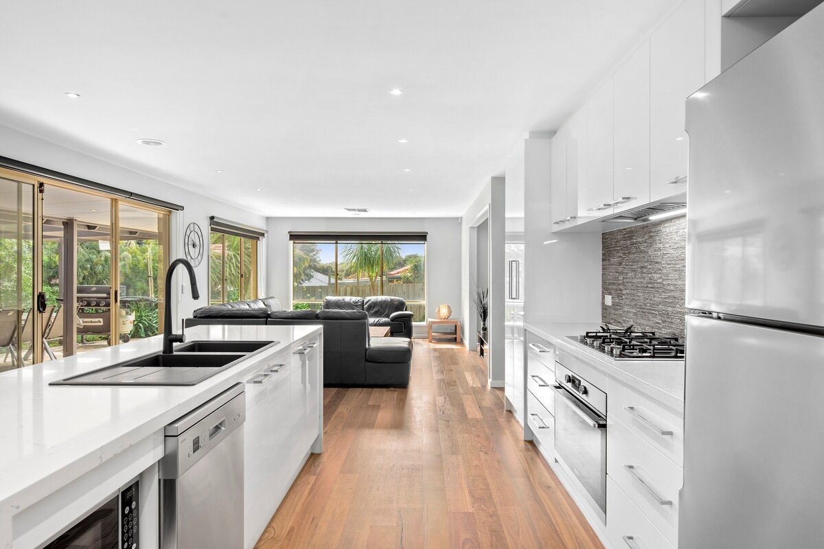 KINGSTON DOWNS sleeps 17, 5 BEDROOMS & 2 BATHROOMS gallery image 5