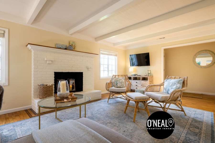 Pleasure Point Getaway with hot tub, dog friendly! gallery image 2