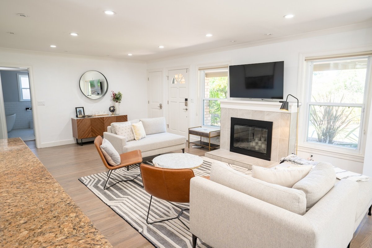 Modern Designer Home/ Palo Alto Weekly Promotion gallery image 3