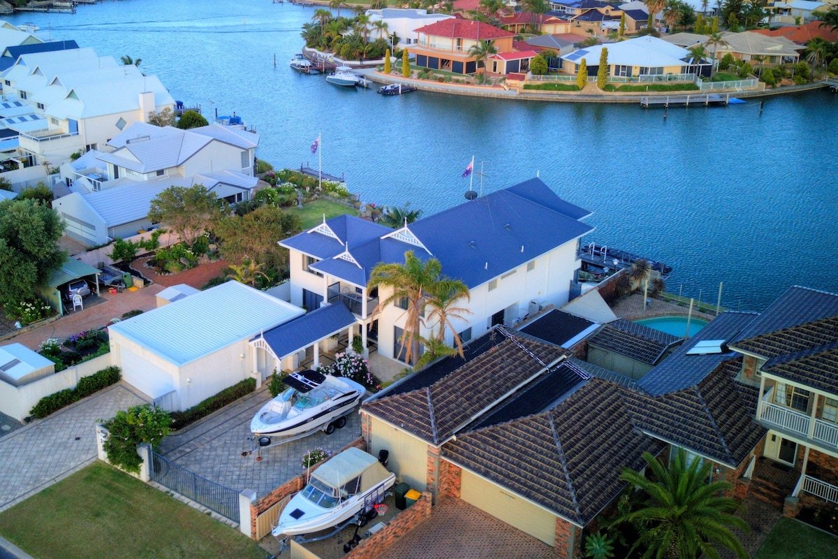 “Eau de Vie” Canal front home with private jetty gallery image 2
