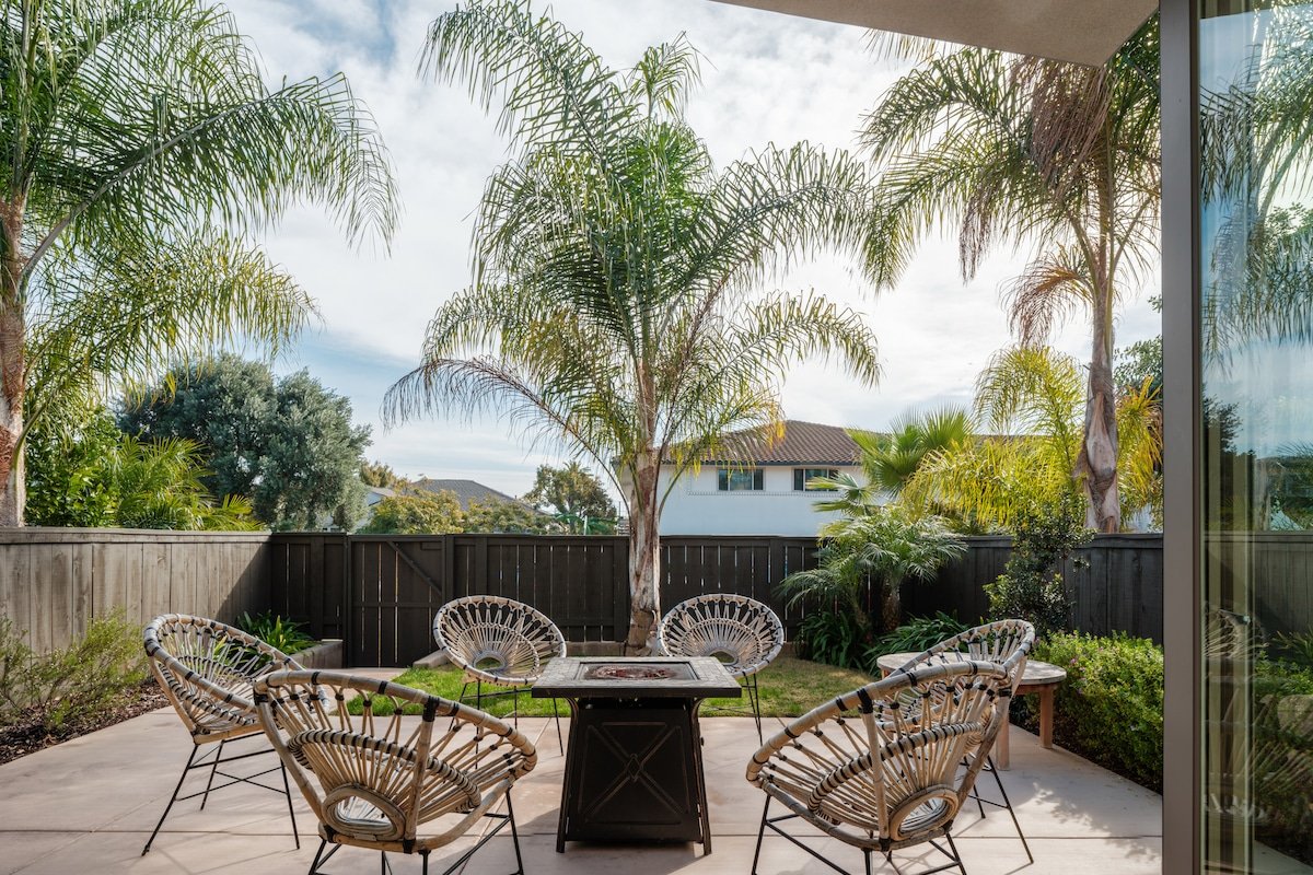 Large Beach Home w/ Rooftop, Walk to Everything! gallery image 4