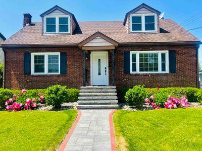 Boho-Chic Cape Conveniently Located