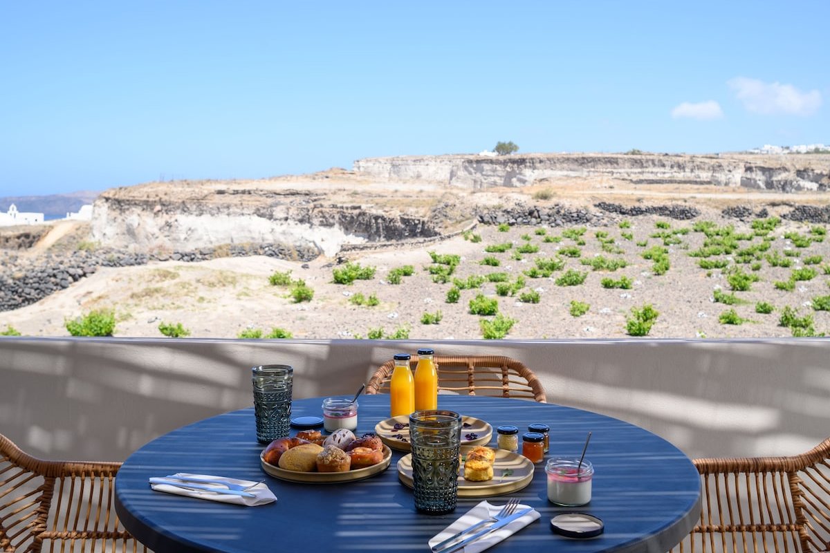 Ambeli Sunset Villas & Suites 2pools & 2hot tub gallery image 4