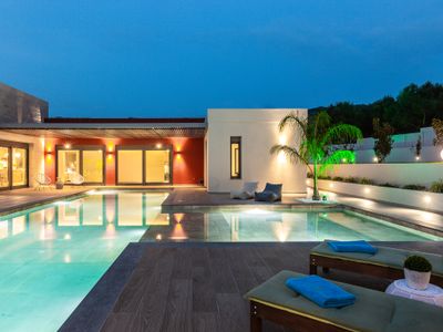 VIP Villa Aori mountain view & private heated pool