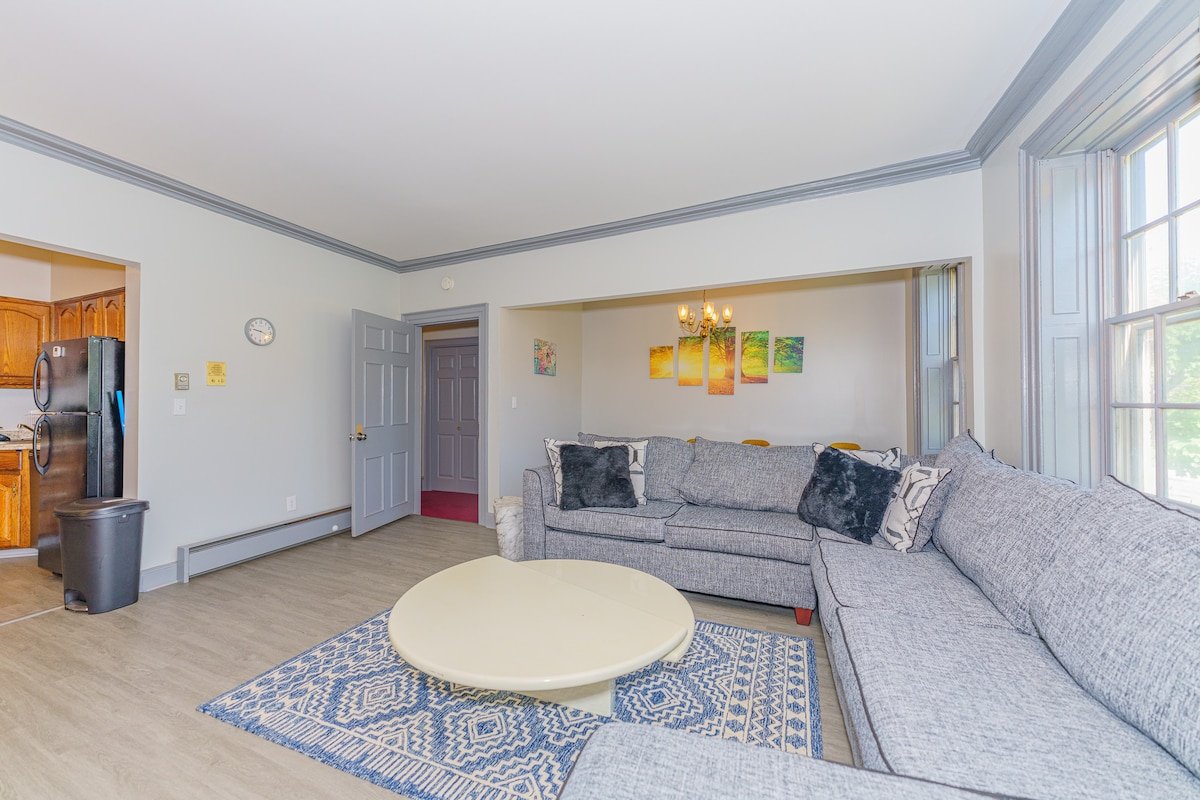 Massive 5BD/4BA 3-Story Duplex @ Downtown Albany gallery image 3