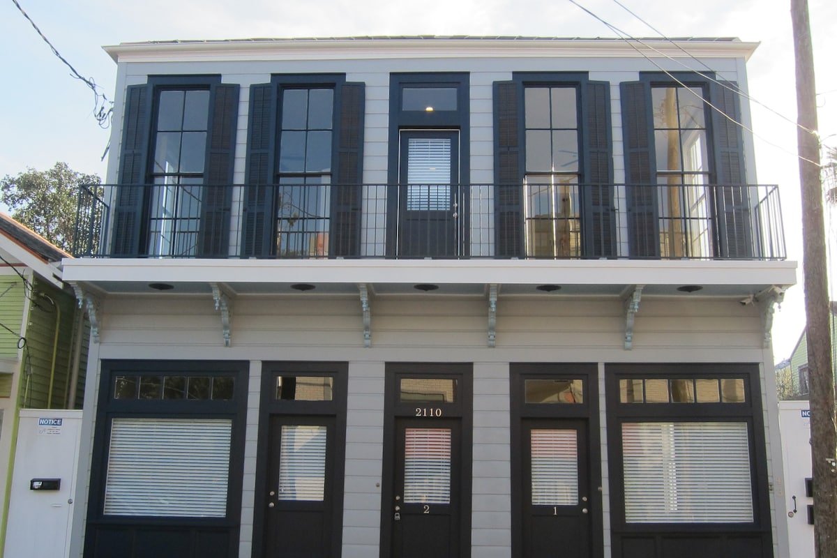 Balcony & Beautiful French Quarter 2 gallery image 4