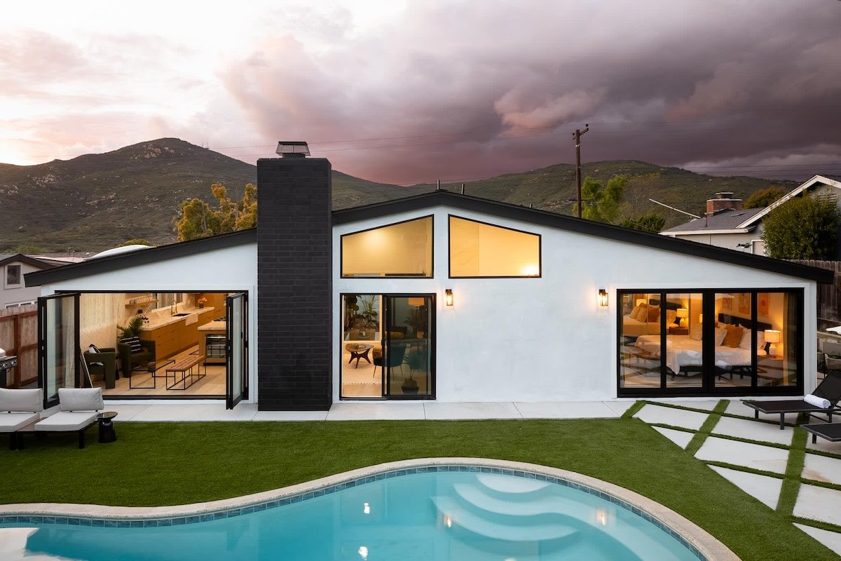 4 BR 3 BA |Hot Tub Pool| Parking| World Cup 2+ Hrs gallery image 4