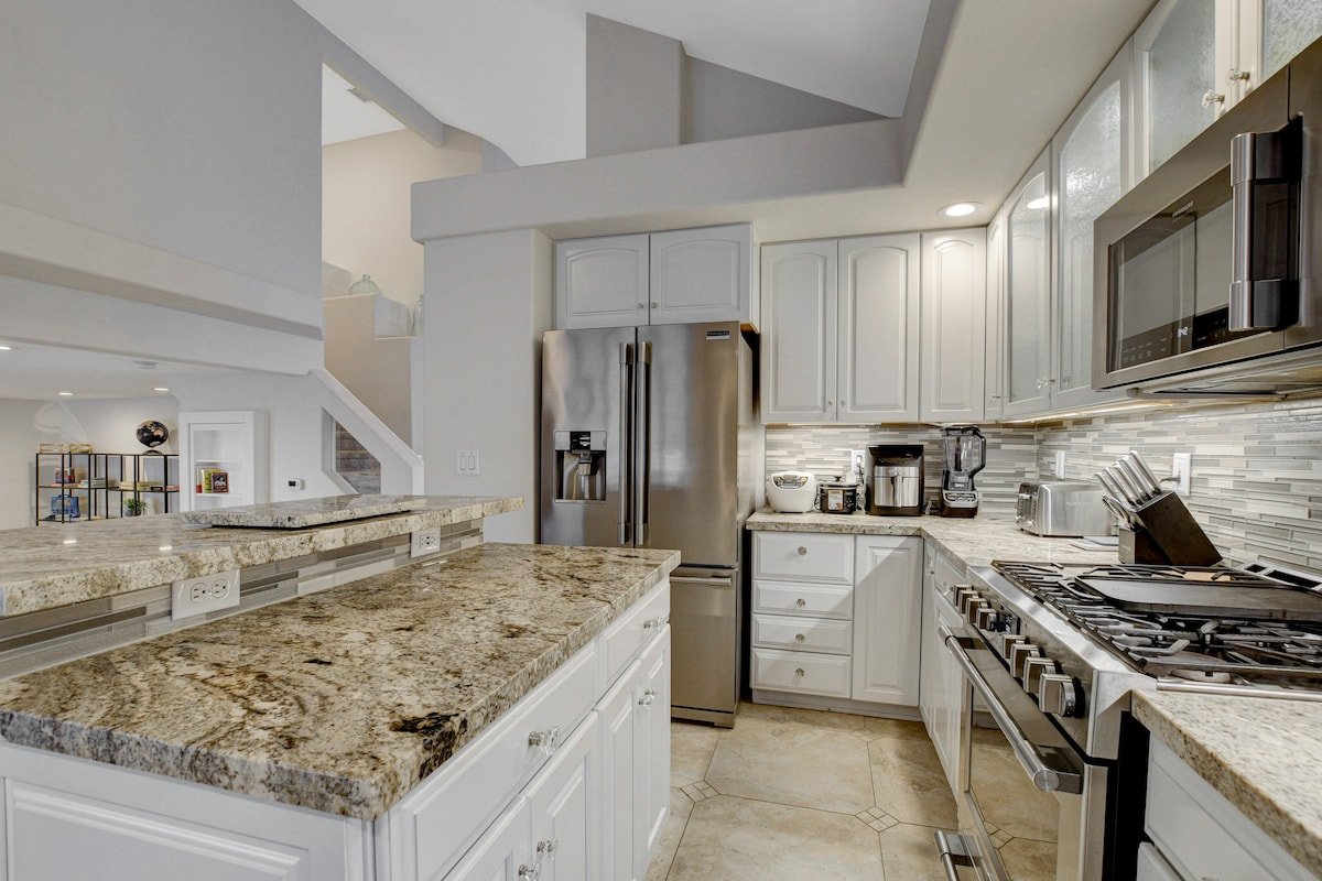 Gorgeous 5BR w/Casita Pool & Spa gallery image 5