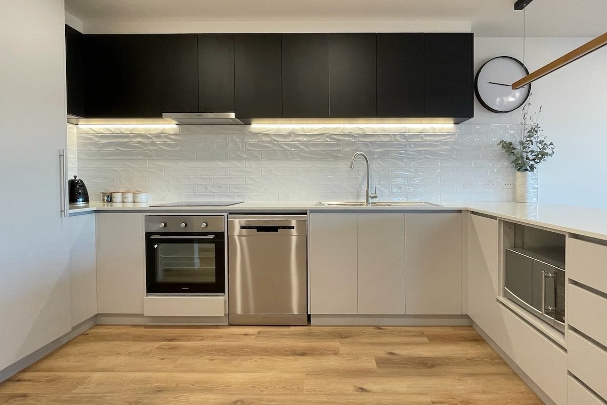 Little Island Apartments #14 gallery image 2