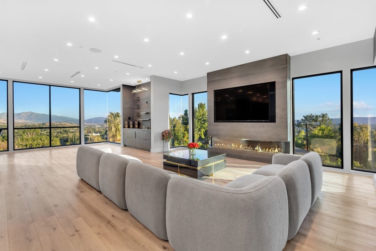 Ultimate Luxe Retreat w/ Epic Views, SPA & Pool gallery image 4