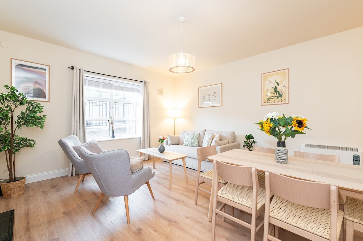 Trendy & Quiet Designer Home Beside Guinness gallery image 2