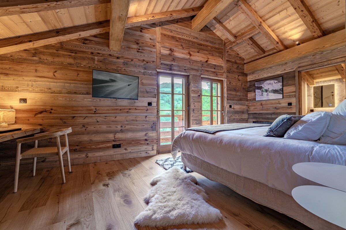 Luxury Chalet with Sauna & Jacuzzi in Megeve peace gallery image 4