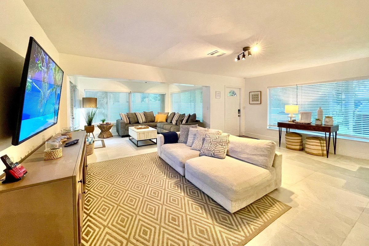 Sunshine-House on the beach-Downtown-Heated Pool gallery image 5