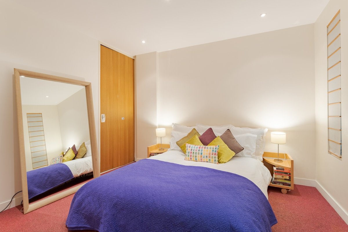 Unique Loft: Eiffel Architecture, Central Paris gallery image 5