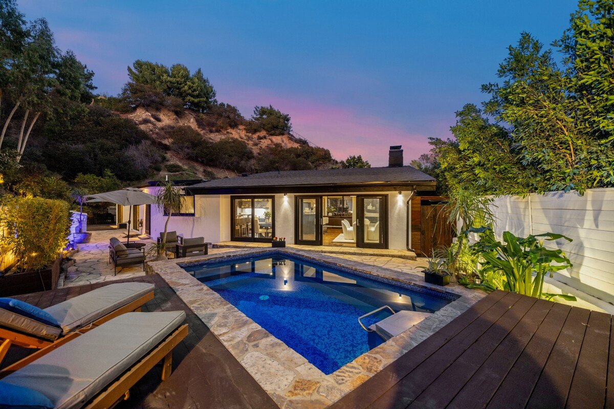 Mid-Century Elegance & Gorgeous Canyon Views