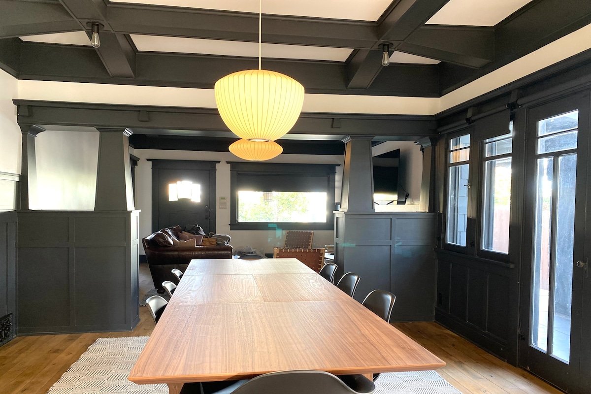 Craftsman Retreat: 4 bedrooms & 2 living rooms gallery image 4