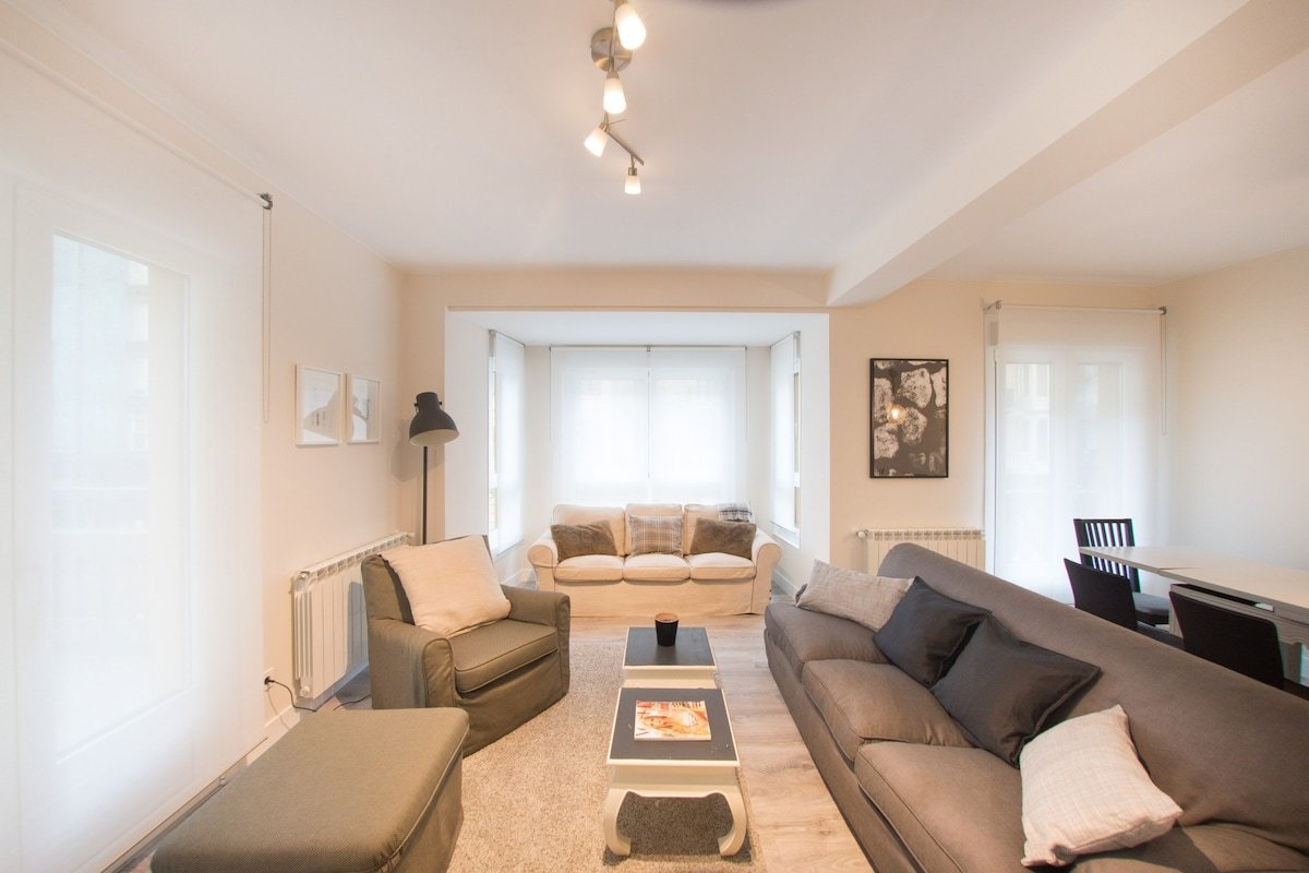 Santa Barbara Terrace, next to La Zurriola gallery image 5