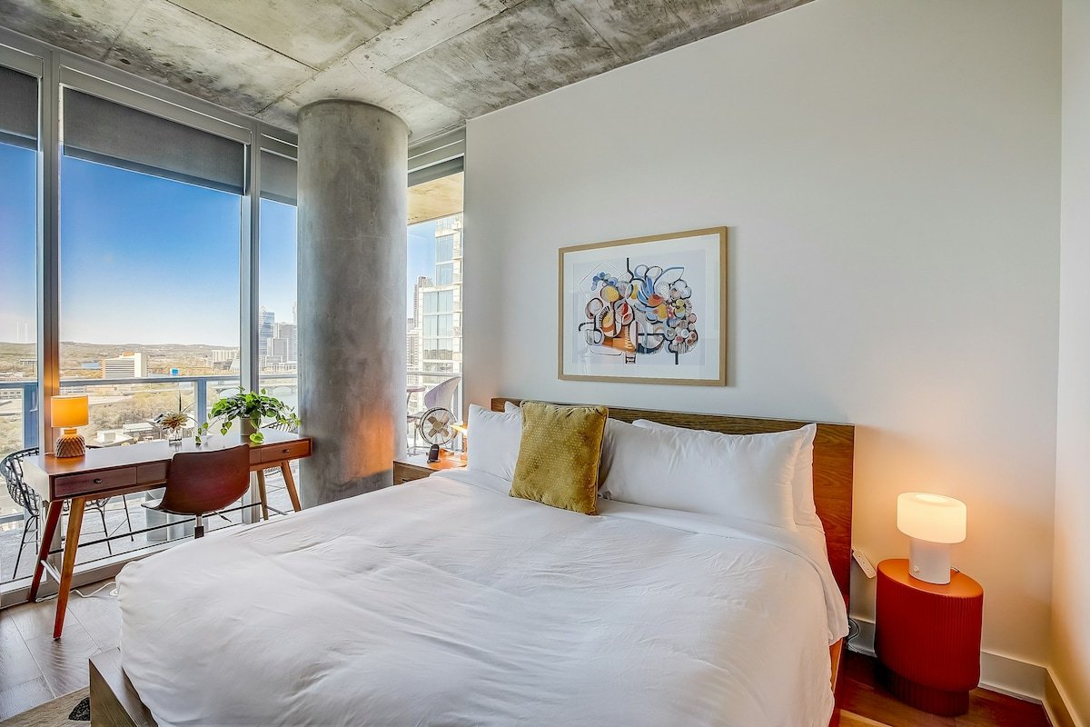 Downtown 2BR Waterview Natiivo Austin 19th-Floor gallery image 5