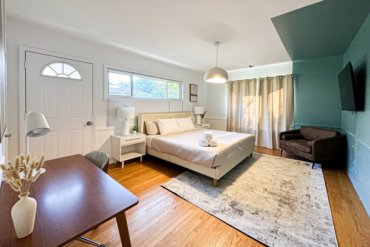 Spacious 6BR Poolside Paradise – LOU1 – UC gallery image 4