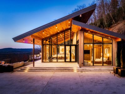 The Glass Frame – Peak Elegance & Luxury