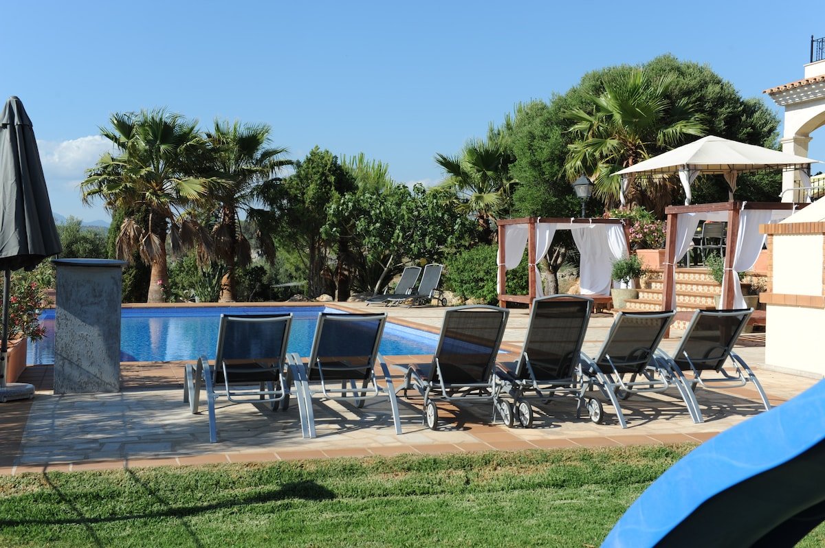 Villa con piscina, BBQ, campo de fútbol, mini golf gallery image 5