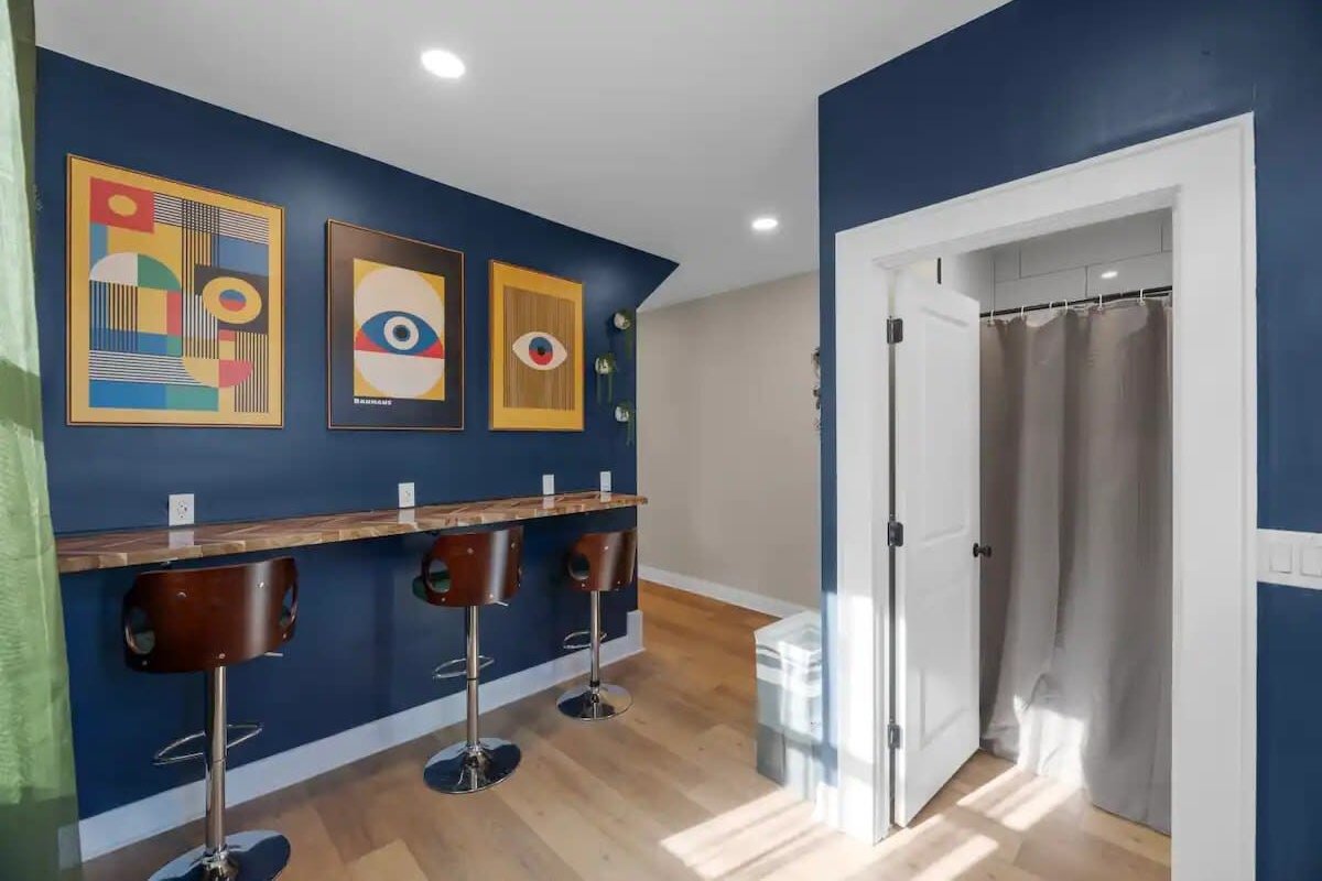 Spacious 5-Bedroom Home with Hot Tub gallery image 3